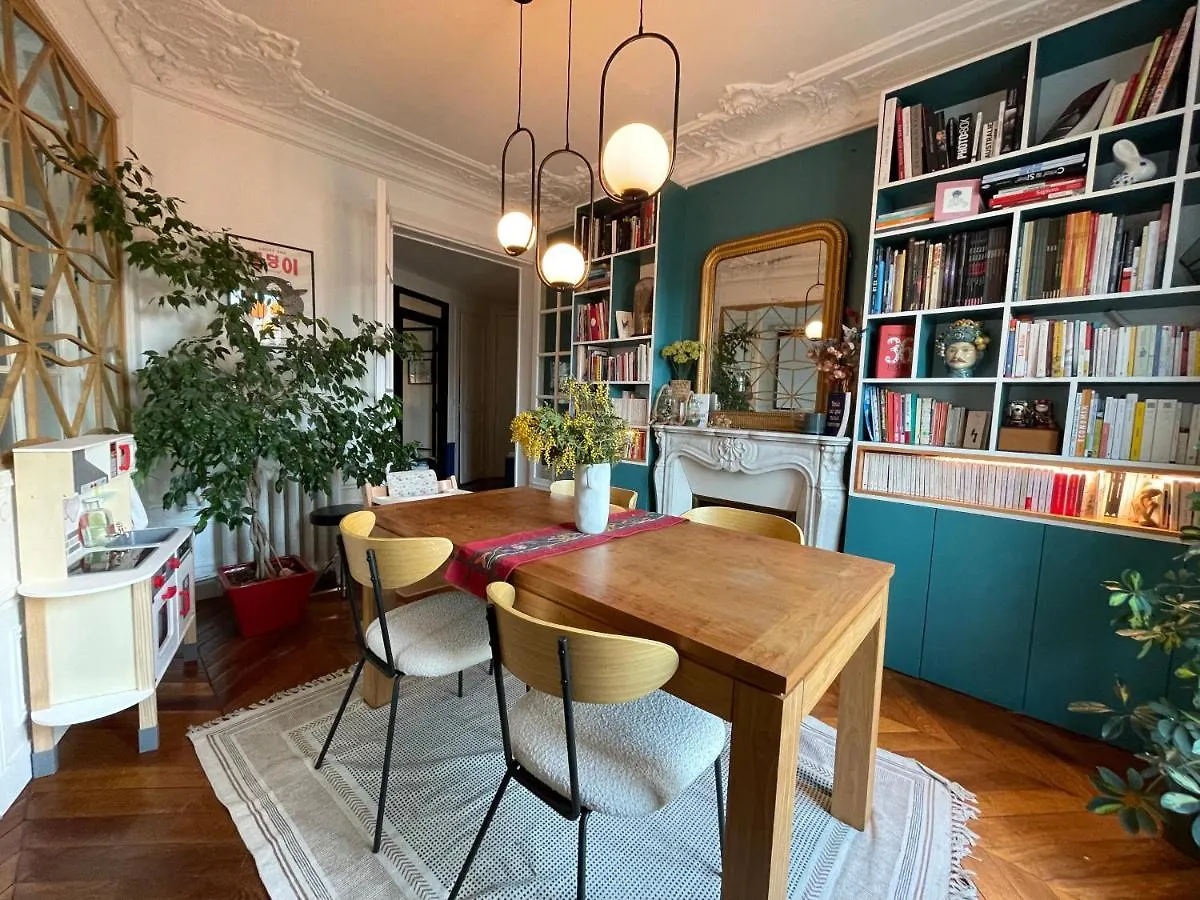 Design Family Appartment In Paris contacts